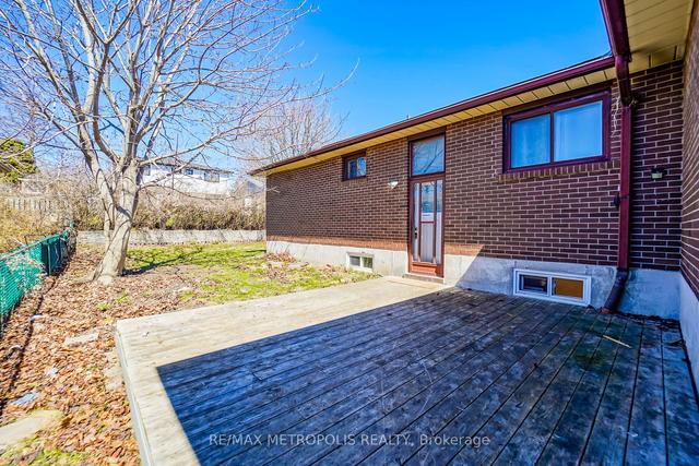 32 Charles Tupper Dr, House detached with 3 bedrooms, 2 bathrooms and 3 parking in Toronto ON | Image 31
