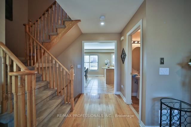 3319 Southwick St, House attached with 3 bedrooms, 3 bathrooms and 3 parking in Mississauga ON | Image 11