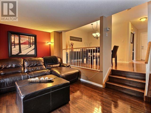 1801 Loranger Crt, Townhouse with 3 bedrooms, 2 bathrooms and 1 parking in Ottawa ON | Image 7