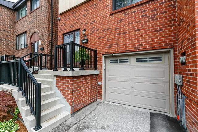 18 Peach Tree Path, Townhouse with 3 bedrooms, 4 bathrooms and 1 parking in Toronto ON | Image 2