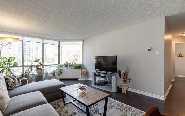 205 - 25 Fairview Rd W, Condo with 2 bedrooms, 2 bathrooms and 2 parking in Mississauga ON | Image 4