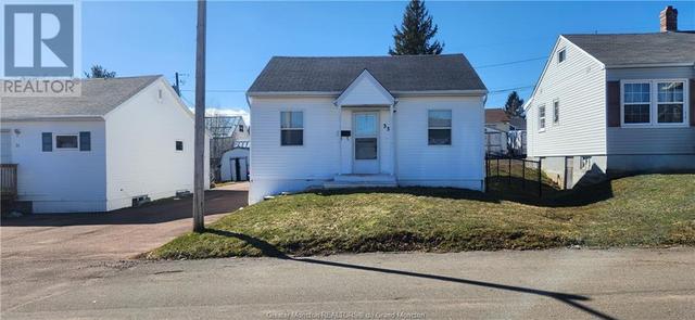 33 Appleton St, House detached with 4 bedrooms, 1 bathrooms and null parking in Dieppe NB | Image 1