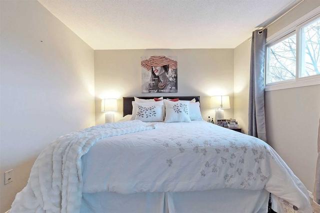7 - 700 Harmony Rd N, Townhouse with 3 bedrooms, 3 bathrooms and 2 parking in Oshawa ON | Image 9