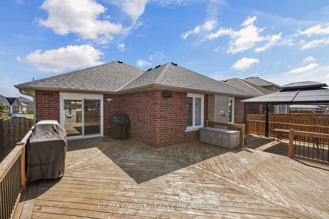 33 Liam St, House detached with 2 bedrooms, 3 bathrooms and 4 parking in Kawartha Lakes ON | Image 8