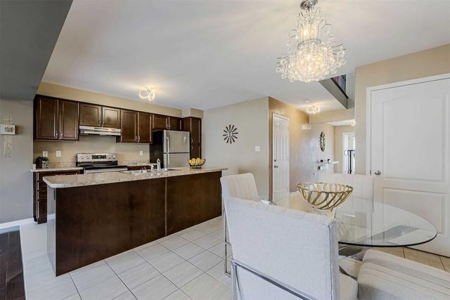 44 Napoleon Cres, House attached with 3 bedrooms, 3 bathrooms and 4 parking in Brampton ON | Image 2