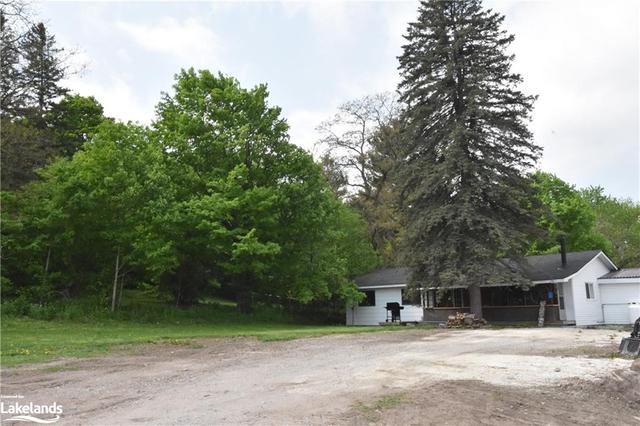 406 Penetanguishene Road, House detached with 4 bedrooms, 3 bathrooms and 21 parking in Springwater ON | Image 14