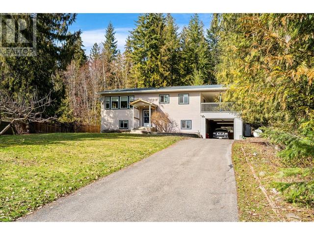 7451 Estate Drive, House detached with 3 bedrooms, 2 bathrooms and 4 parking in Columbia Shuswap F BC | Image 1