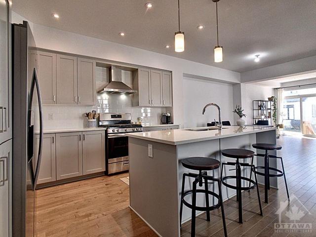 750 Putney Crescent, Townhouse with 4 bedrooms, 3 bathrooms and 3 parking in Ottawa ON | Image 9
