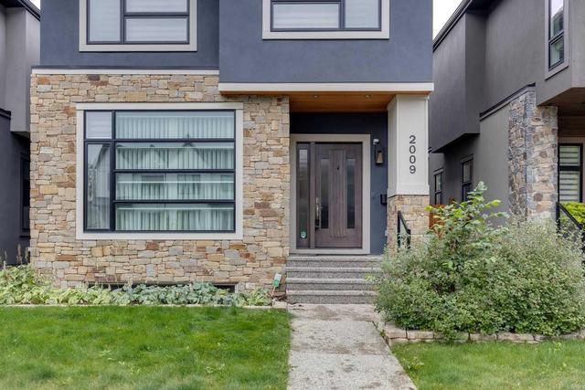 2009 44 Avenue Sw, House detached with 4 bedrooms, 3 bathrooms and 2 parking in Calgary AB | Image 2