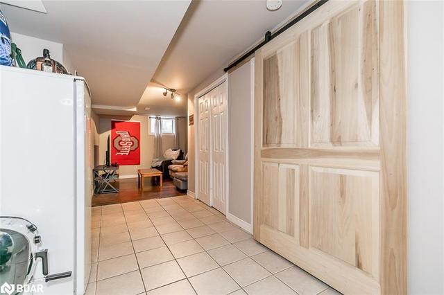 386 Dunsmore Lane, House attached with 3 bedrooms, 1 bathrooms and 3 parking in Barrie ON | Image 33
