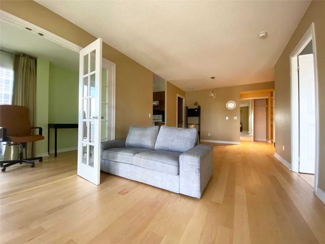 2705 - 763 Bay St, Condo with 2 bedrooms, 2 bathrooms and 0 parking in Toronto ON | Image 3