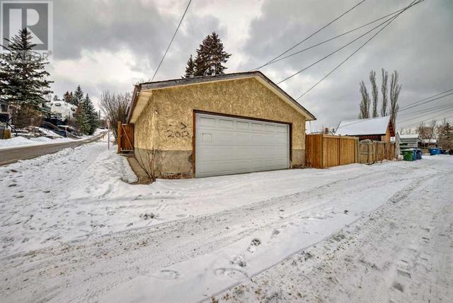2136 18 Street Sw, House detached with 4 bedrooms, 2 bathrooms and 2 parking in Calgary AB | Image 37