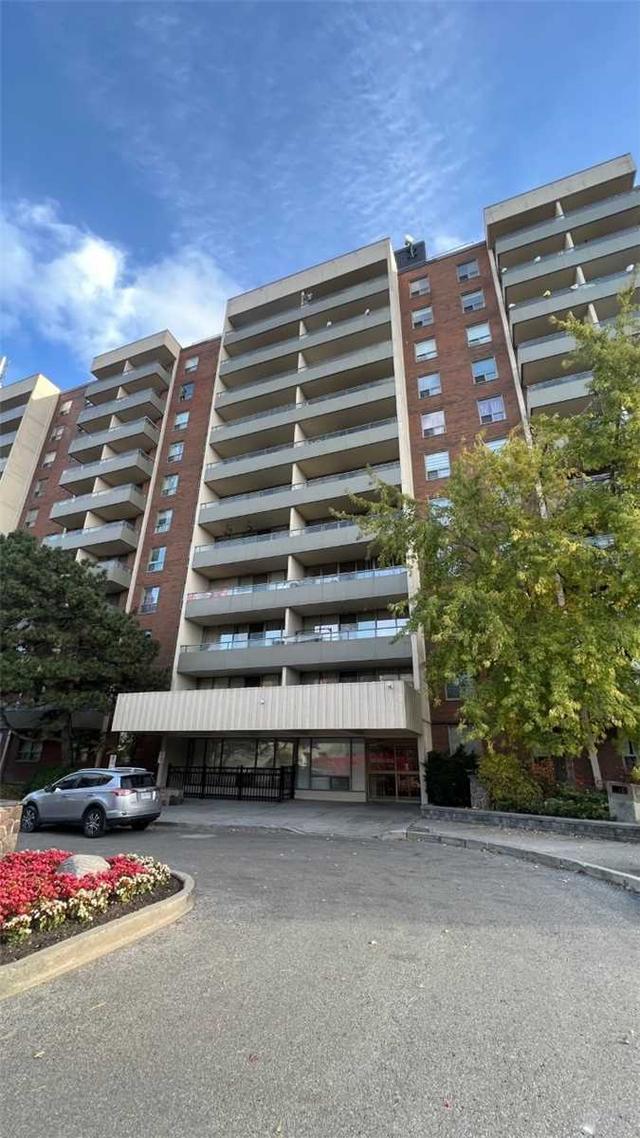 1006 - 1 Four Winds Dr N, Condo with 3 bedrooms, 2 bathrooms and 1 parking in Toronto ON | Card Image