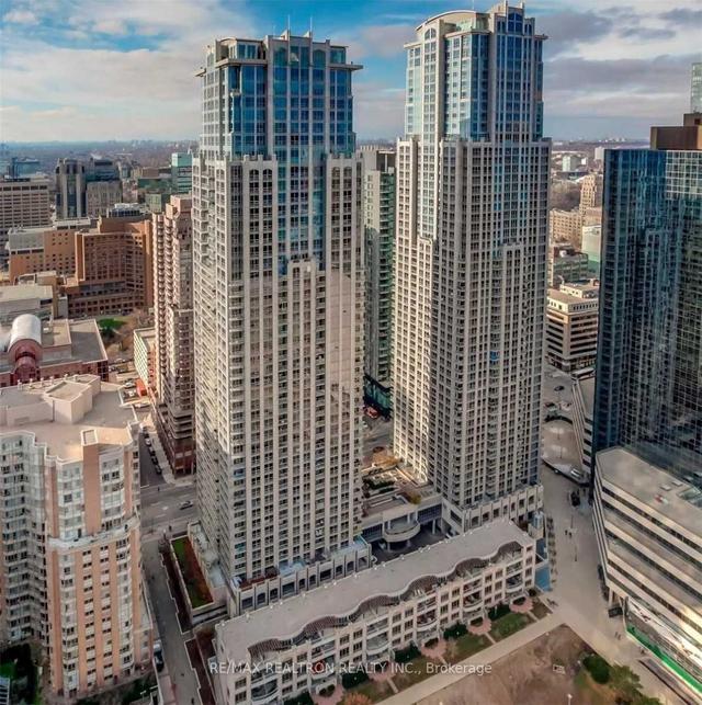 610 - 761 Bay St, Condo with 1 bedrooms, 2 bathrooms and 1 parking in Toronto ON | Image 1