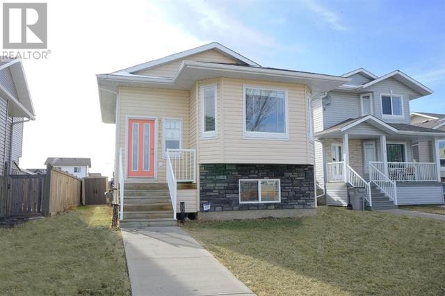 7114 114 Street, House detached with 4 bedrooms, 2 bathrooms and 4 parking in Grande Prairie AB | Image 1