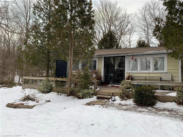 34830 Old River Road, House detached with 1 bedrooms, 1 bathrooms and 10 parking in Central Huron ON | Image 2
