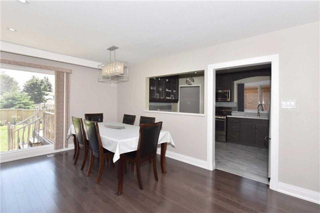 41 Draycott Dr, House detached with 3 bedrooms, 3 bathrooms and 3 parking in Toronto ON | Image 4
