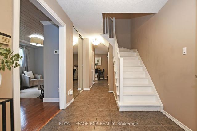 5 Odin Cres, House detached with 3 bedrooms, 3 bathrooms and 2 parking in Aurora ON | Image 12