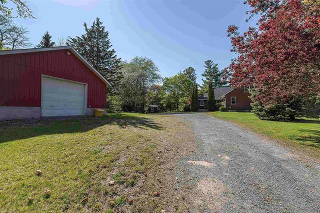 1026 Shannon Lane, Home with 3 bedrooms, 3 bathrooms and null parking in South Frontenac ON | Image 43