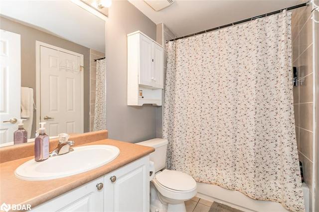 386 Dunsmore Lane, House attached with 3 bedrooms, 1 bathrooms and 3 parking in Barrie ON | Image 25