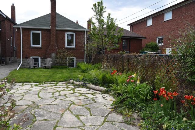 39 Sibley Ave, House detached with 2 bedrooms, 2 bathrooms and 1 parking in Toronto ON | Image 18