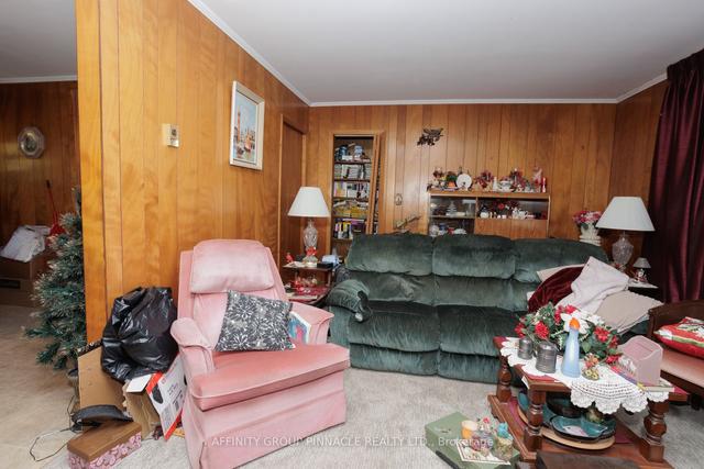 100 Reid St, House detached with 2 bedrooms, 1 bathrooms and 7 parking in Kawartha Lakes ON | Image 5