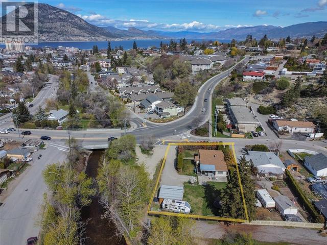 730 Eckhardt Avenue, House detached with 2 bedrooms, 1 bathrooms and 2 parking in Penticton BC | Image 3