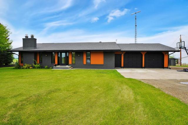 38552 Range Road 30, House detached with 2 bedrooms, 2 bathrooms and 4 parking in Red Deer County AB | Image 2
