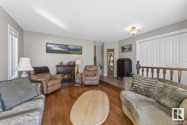 4010 53 Av, House detached with 4 bedrooms, 2 bathrooms and null parking in Cold Lake AB | Image 6