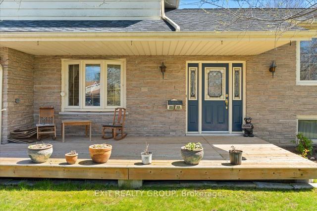 22 Wickens St, House detached with 3 bedrooms, 3 bathrooms and 8 parking in Quinte West ON | Image 12