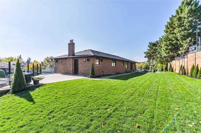18 Brittany Crt, House detached with 3 bedrooms, 3 bathrooms and 6 parking in Toronto ON | Image 31