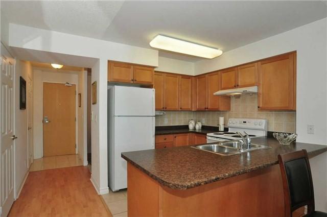 302 - 68 Grangeway Ave, Condo with 1 bedrooms, 2 bathrooms and 1 parking in Toronto ON | Image 3