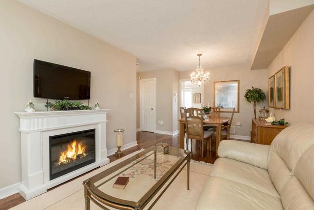 56 - 120 Railroad St, Townhouse with 3 bedrooms, 2 bathrooms and 2 parking in Brampton ON | Image 2