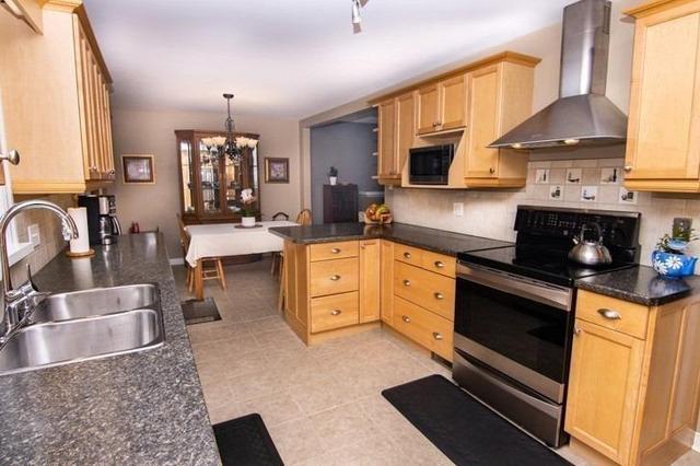 527 Oakridge Dr, House detached with 3 bedrooms, 2 bathrooms and 7 parking in London ON | Image 15