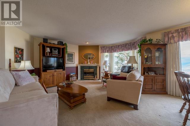3 - 2022 Pacific Way, House attached with 3 bedrooms, 3 bathrooms and null parking in Kamloops BC | Image 5