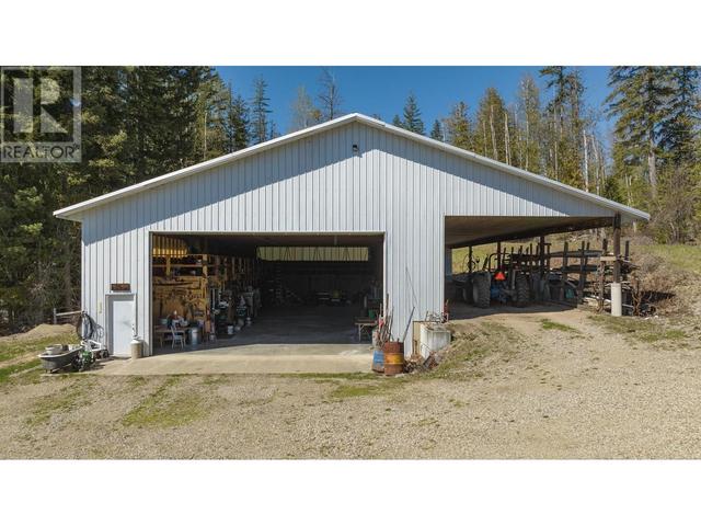 6197 Line 17 Road, House detached with 3 bedrooms, 2 bathrooms and 20 parking in Columbia Shuswap F BC | Image 30