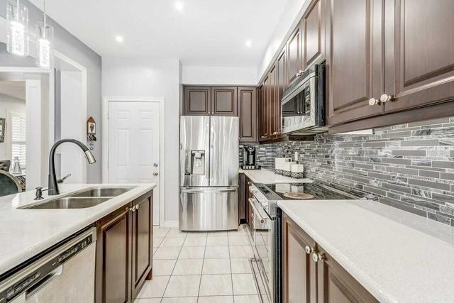 31 Aster Dr, House semidetached with 4 bedrooms, 4 bathrooms and 4 parking in Vaughan ON | Image 6