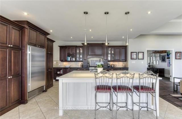 2551 2 Side Rd Rd, House detached with 3 bedrooms, 4 bathrooms and 15 parking in Burlington ON | Image 2