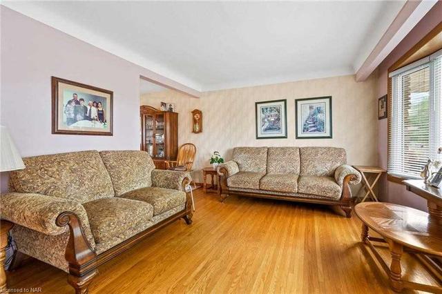 24 Regent Dr, House detached with 3 bedrooms, 1 bathrooms and 5 parking in St. Catharines ON | Image 14