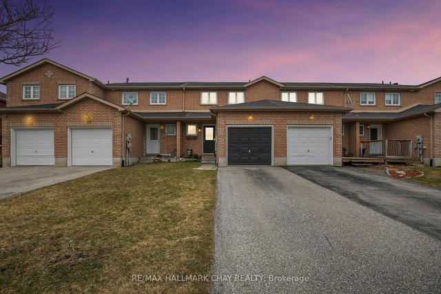 47 Michael Cres, House attached with 3 bedrooms, 3 bathrooms and 3 parking in Barrie ON | Image 12