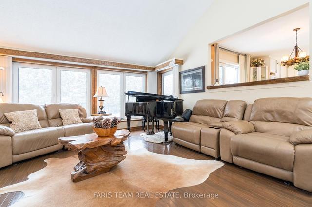 2 Yeo St, House detached with 2 bedrooms, 3 bathrooms and 5 parking in Penetanguishene ON | Image 5