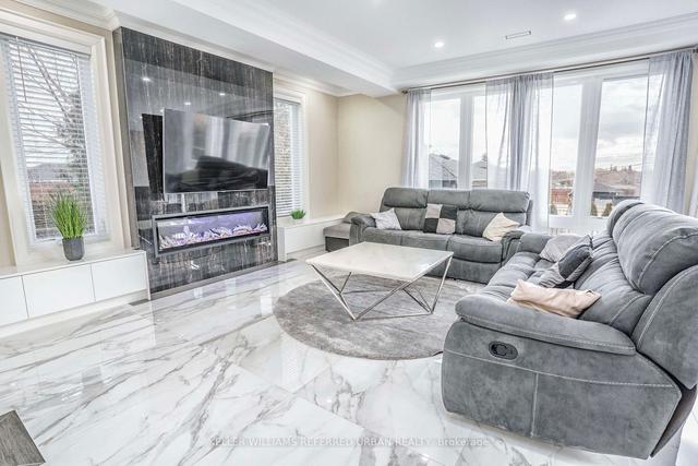 83 Floral Pkwy, House detached with 4 bedrooms, 7 bathrooms and 7 parking in Toronto ON | Image 37