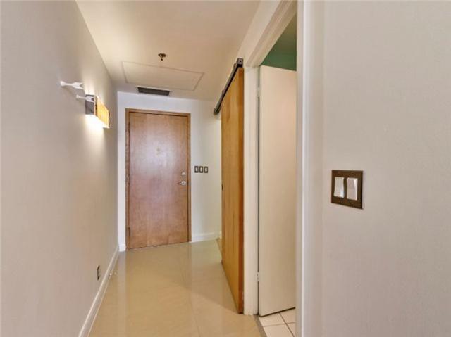Uph 06 - 700 King St W, Condo with 2 bedrooms, 2 bathrooms and 1 parking in Toronto ON | Image 6