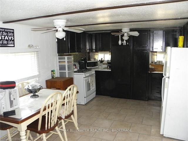 9774 Lake Rd, Home with 2 bedrooms, 1 bathrooms and 6 parking in Kettle Point 44 ON | Image 20