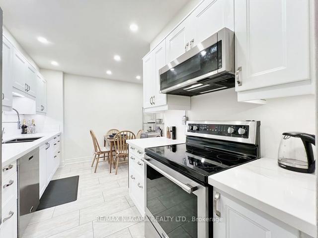 2102ph2 - 625 The West Mall, Condo with 3 bedrooms, 2 bathrooms and 1 parking in Toronto ON | Image 2