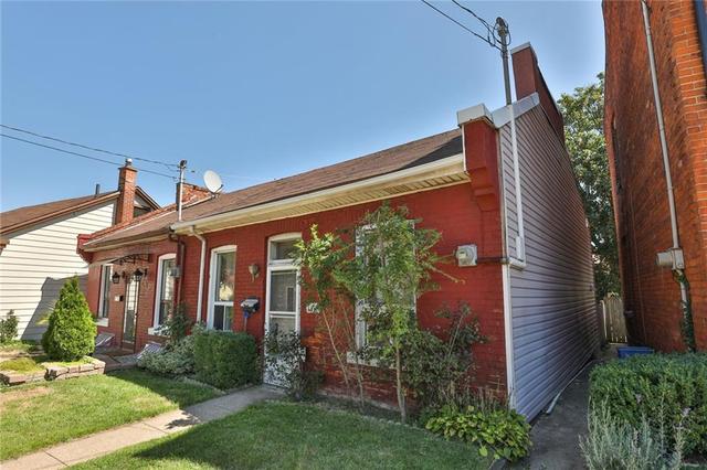 166 Locke Street N, House semidetached with 2 bedrooms, 1 bathrooms and null parking in Hamilton ON | Image 3