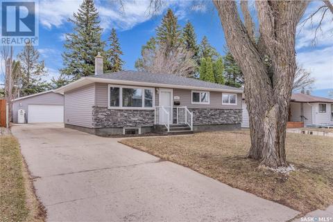 2513 Irvine Avenue, House detached with 5 bedrooms, 2 bathrooms and null parking in Saskatoon SK | Card Image