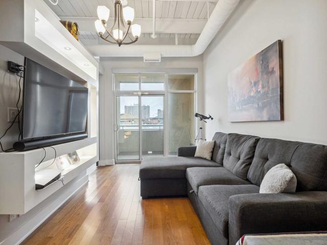 210 - 550 Hopewell Ave, Condo with 2 bedrooms, 2 bathrooms and 1 parking in Toronto ON | Image 9