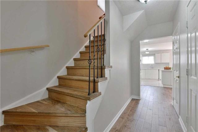 39 Kelso Cres, House attached with 3 bedrooms, 3 bathrooms and 3 parking in Vaughan ON | Image 2