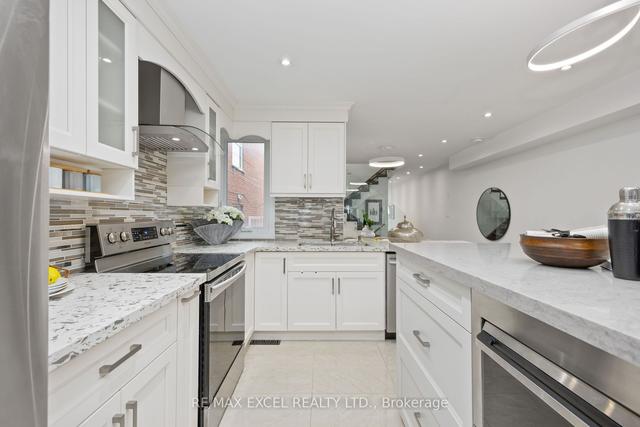 141 Christie St, House detached with 3 bedrooms, 6 bathrooms and 1 parking in Toronto ON | Image 4